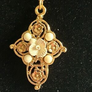 1928  Gold  Tone Scrolled Cross White Dogwood Flower Pendant Necklace (3